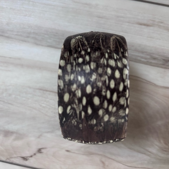 Exquisite Brown and Cream Patterned Bangle - Picture 1 of 3